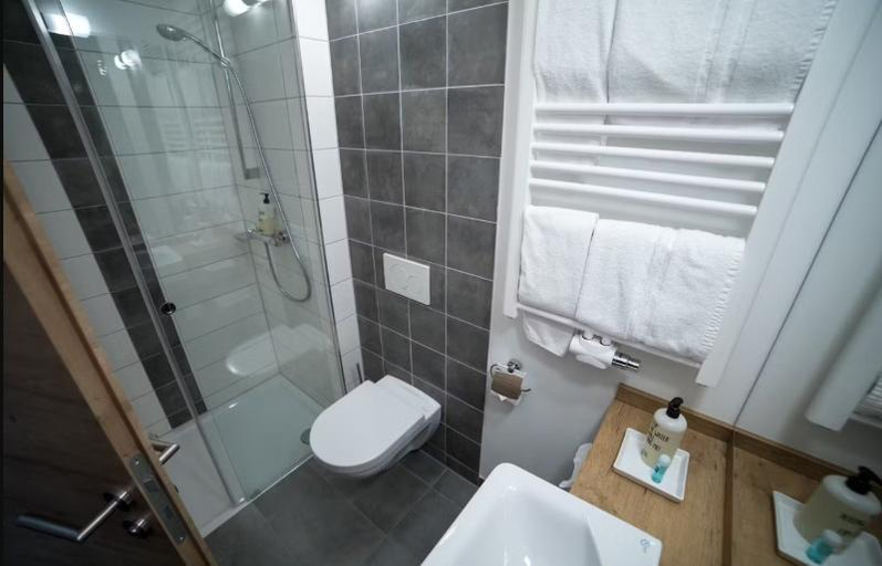 Bathroom 5, Hotel zum Hirsch, Dillingen an der Donau
