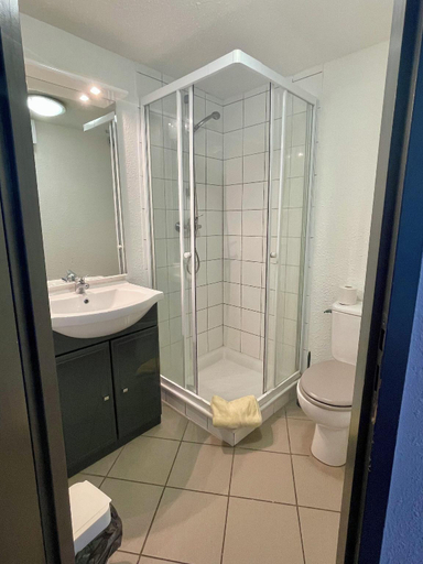 Bathroom, Balaena, Bouches-du-Rhône