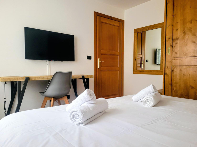 Bedroom 2, Cham'Heart, 4-star apartments in Chamonix centre with free private parking, Haute-Savoie