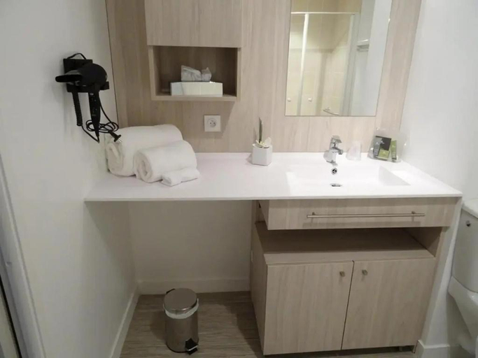 Bathroom, Domitys L'Art du Temps, Doubs