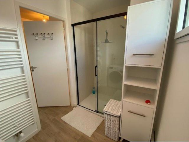 Bathroom 3, Agreable appartement 4 personnes a Hennebont proche Lorient, wifi - Ref URVAN, Morbihan