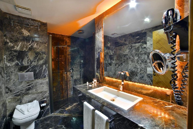 Bathroom 4, Sercotel Rosaleda Málaga, Málaga