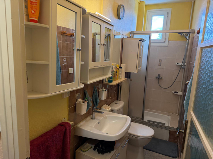 Bathroom, chambre d hotes chez josiane, Mayenne