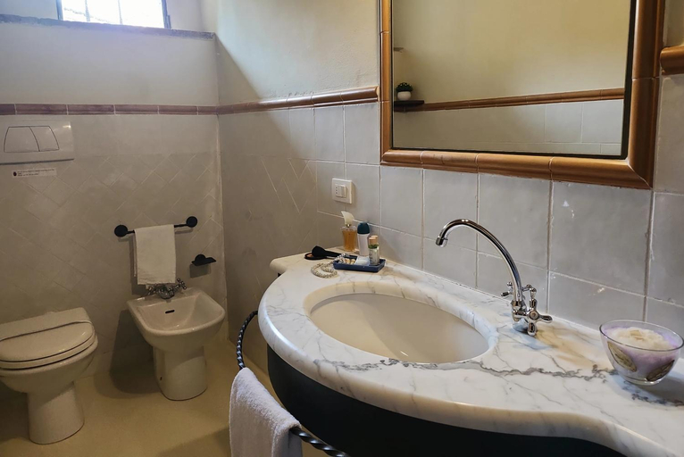 Bathroom 3, Forno Apartment, Florence