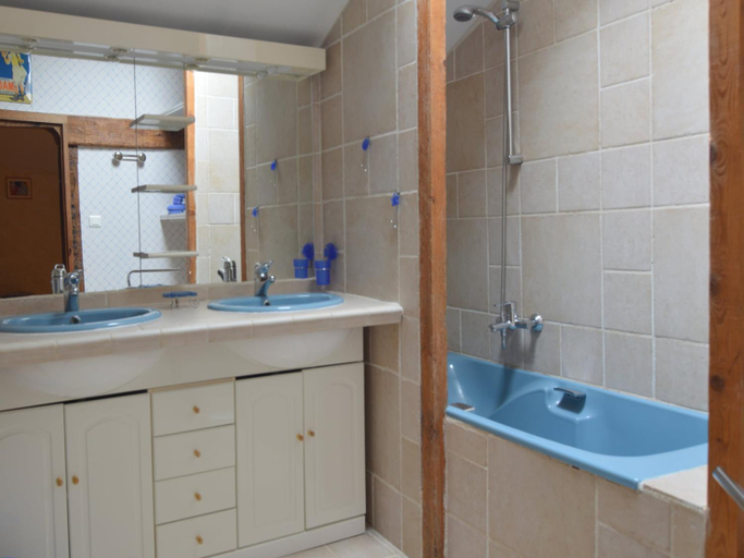 Bathroom 4, Holiday Home Saint-Laurent Pool  Garden, Vendée