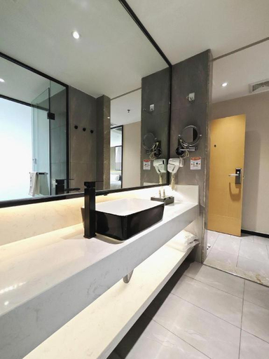 Bathroom 4, IU Hotels·Nanning Zoo Metro Station RT-Mart, Nanning