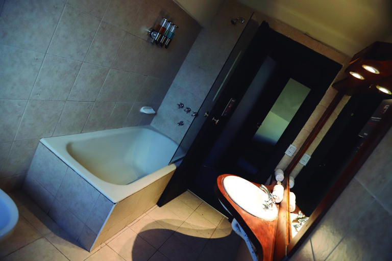 Bathroom 5, Hotel BellaVista, Bariloche