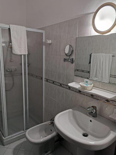Bathroom 3, Hotel La Torre, Como