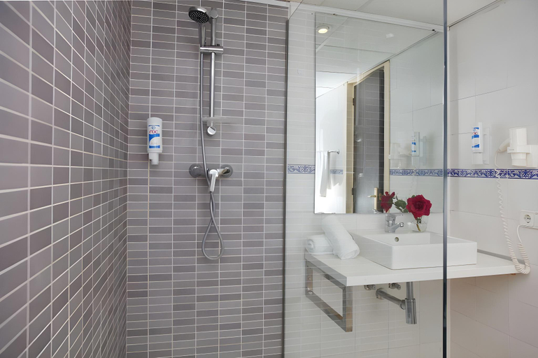Bathroom 5, Hotel Costa Málaga (Adults Recommended) by Pierre & Vacances, Málaga
