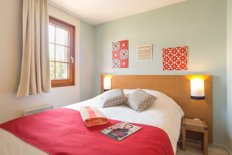Bedroom 2, Pierre Vacances Residence Le Clos D Eguisheim, Haut-Rhin