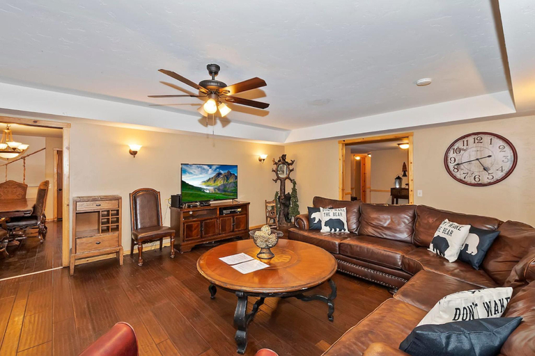 Others 5, Big 10 Luxury Cabin with HotTub, San Bernardino