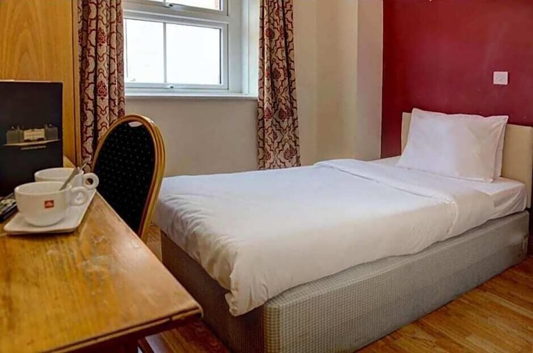 Bedroom 2, Baylis Park Hotel, Slough
