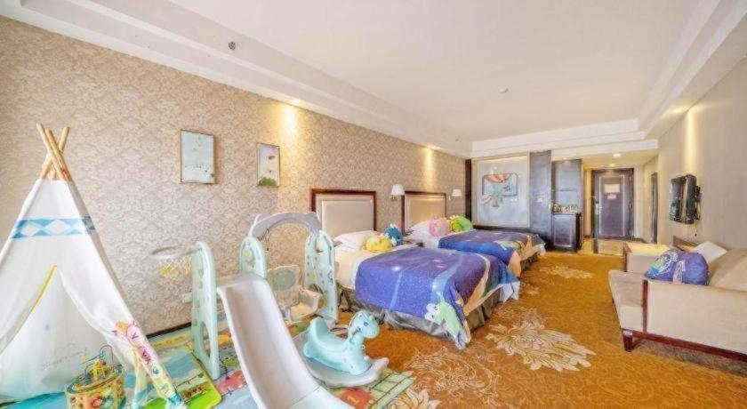 Bedroom 3, Country Garden Phoenix Hotel Maoming, Maoming