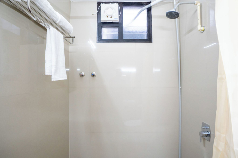 Bathroom 4, Cross Roads Inn, Coimbatore