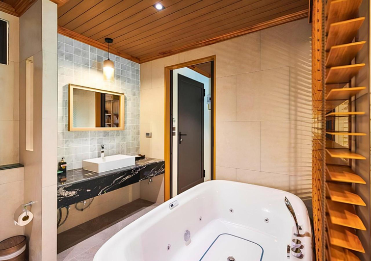 Bathroom 4, Chivapuri Beach Resort, Koh Chang