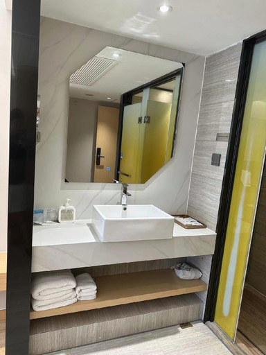 Bathroom 4, Zmax Nanjing Ningbo Yuyao Fengshan Road, Ningbo