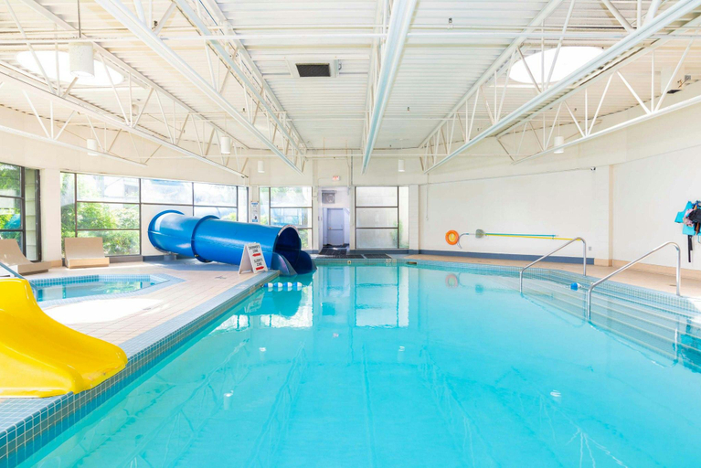 Sport & Beauty 2, Sandman Signature Vancouver Airport Hotel & Resort, Greater Vancouver