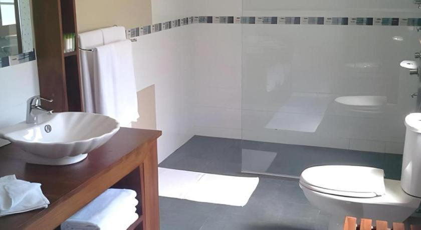 Bathroom 5, Brook Boutique, Polpithigama