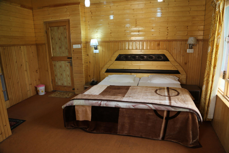 Bedroom, Swiss Hotel Kashmir, Srinagar