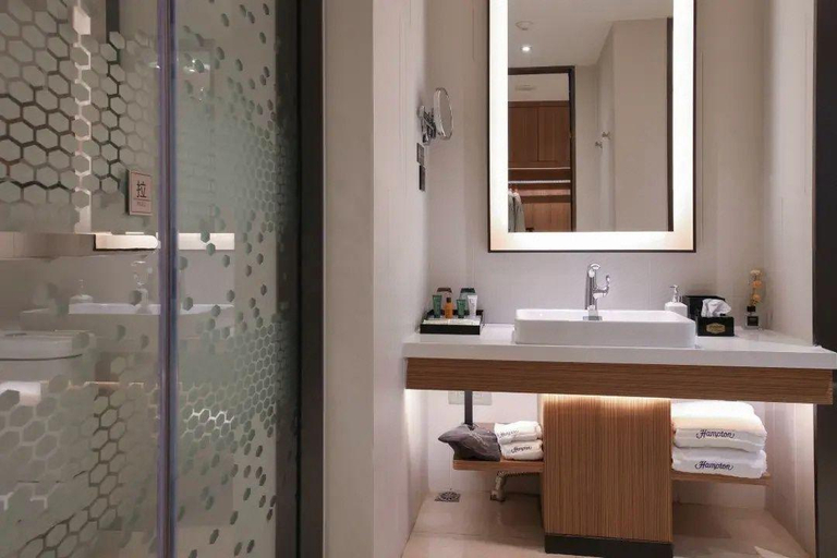 Bathroom, Hampton by Hilton Shenzhen Guangming, Shenzhen