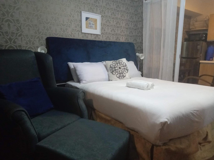 Bedroom 3, AZURE b1 + Wavepool+Balcony Wifi near MALL AIRPORT, Parañaque
