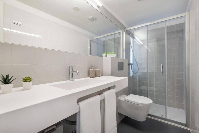 Bathroom, Flora2 Flora Apartments, 1 BR on 1st Floor, Porto