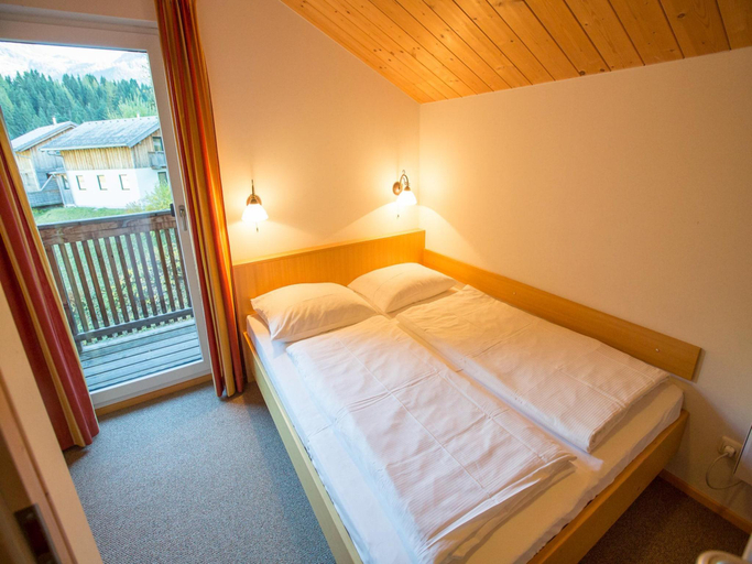 5, Chalet in Annaberg-Lungotz with a community pool, Hallein