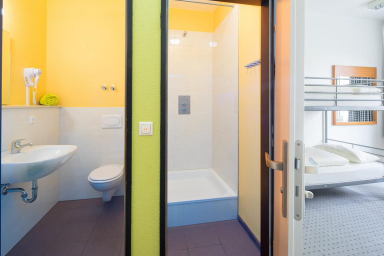 Bathroom, Airport Hostel, Hamburg