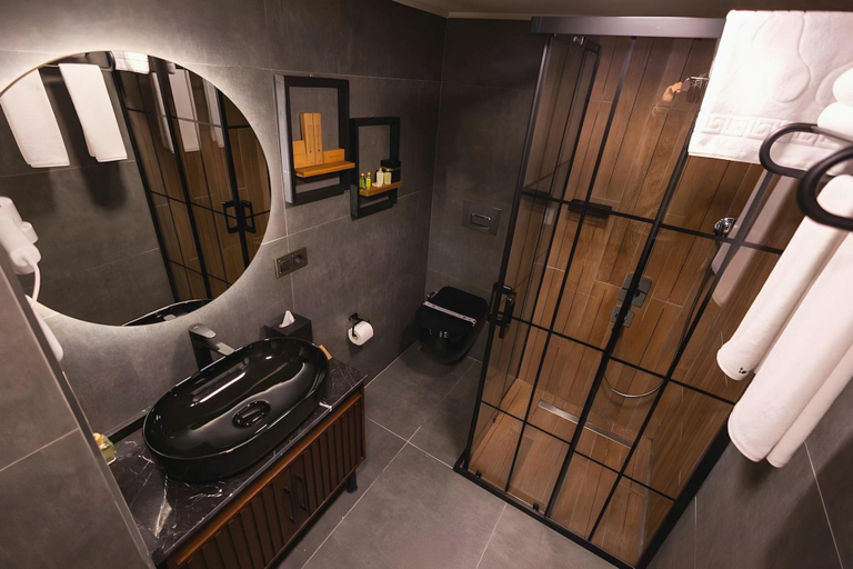Bathroom 5, Tonight Hotel Port, Beyoğlu