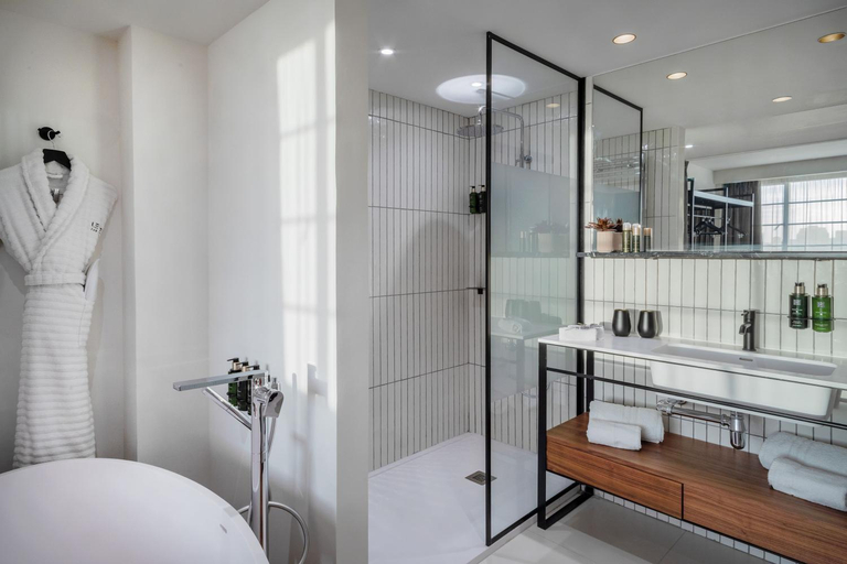 Bathroom 4, Melia White House Apartments, London