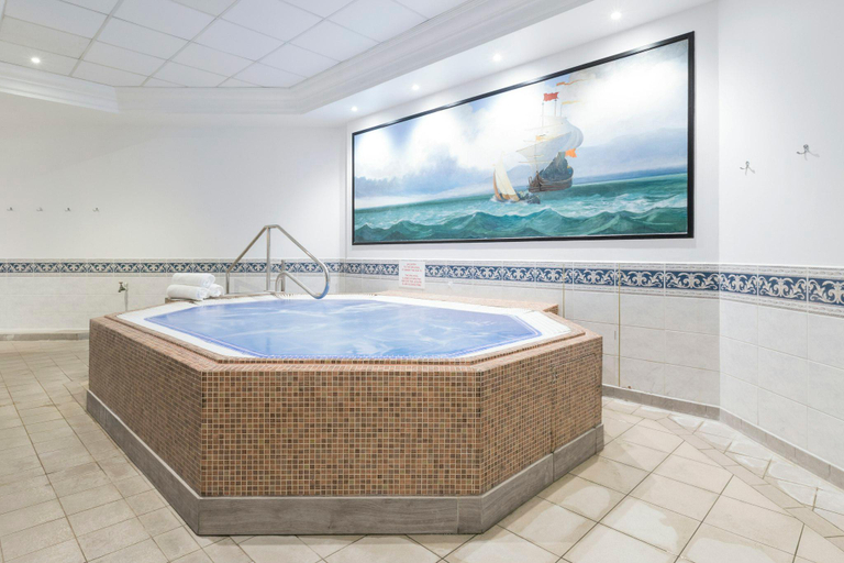 Bathroom 4, Leonardo Hotel Southampton Grand Harbour, Southampton