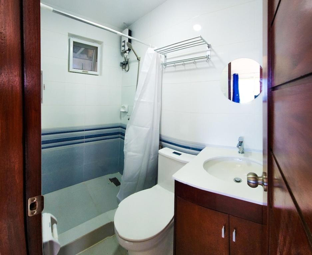 Bathroom, Crystal Shores Beach Resort powered by Cocotel, Morong
