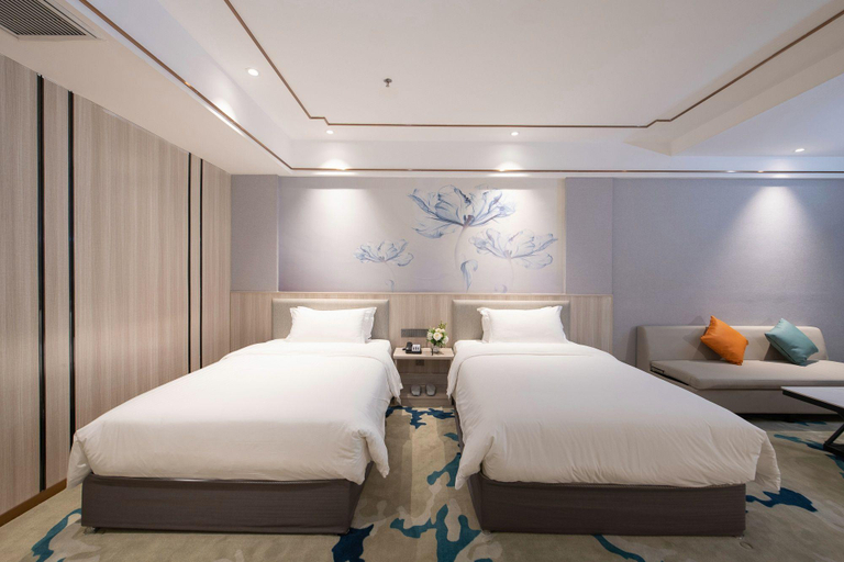 Bedroom 2, Country Inn & Suites by Radisson Maoming High-speed Railway Station People's Square, Maoming