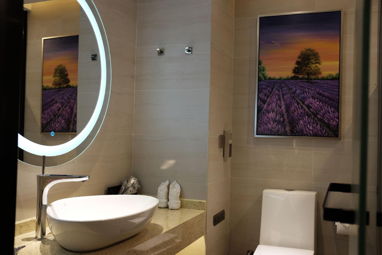 Bathroom 4, Lavande Hotel Dongguan Tiger Gate Wanda Plaza, Dongguan