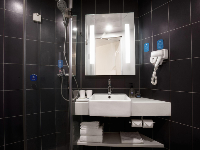 Bathroom 3, HanTing Hotel (Beijing Xidan Center), Beijing