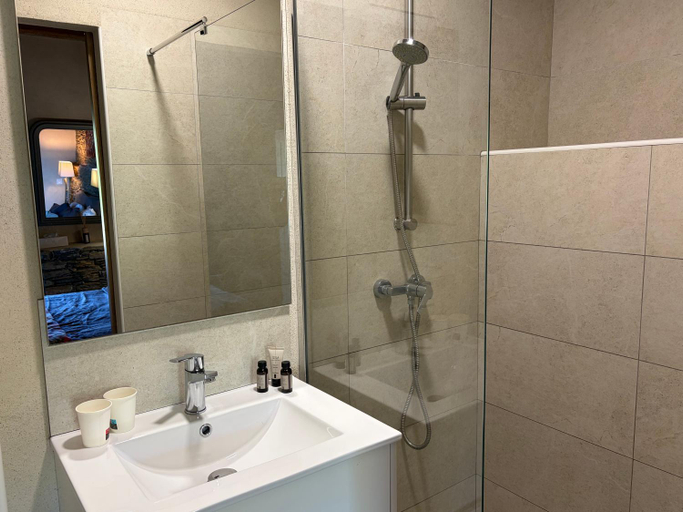 Bathroom, Domaine COLONNA SANTINI ,Chambre d hotes Piscine, Spa, Haute-Corse