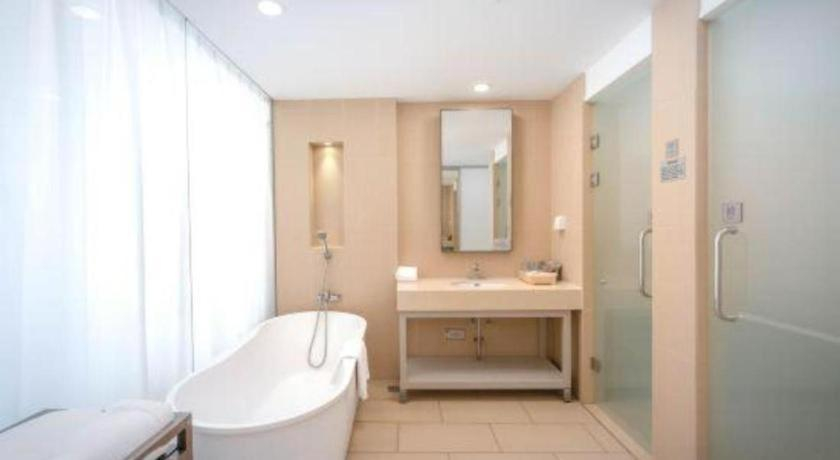 Bathroom 5, Island Skylight Resort, Huizhou