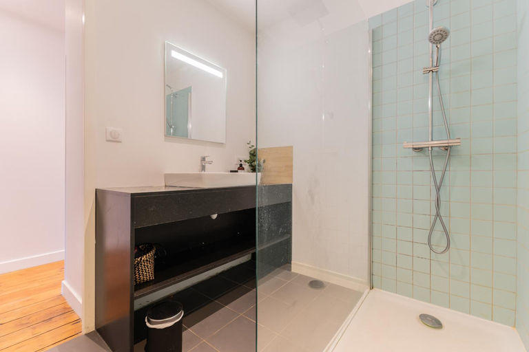 Bathroom 3, Appartements Climatises en Hyper Centre, Gironde