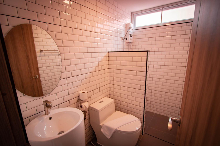 Bathroom 5, Raibumrungphol, Mae Wang