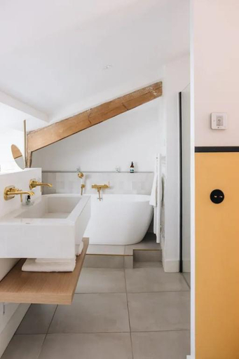 Bathroom 4, Le Château Réal, Gironde