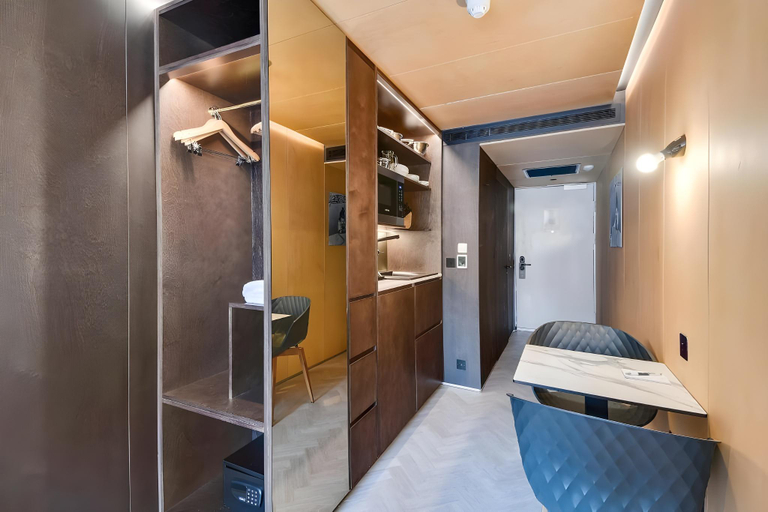 Bedroom 3, Stow Away Waterloo, London