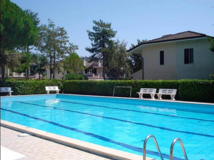 Sport & Beauty 3, Nice villa in Caorle with balcony, Venezia