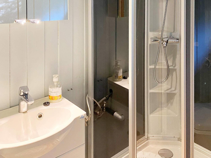 Bathroom 3, person holiday home in Reksteren-By Traum, Tysnes