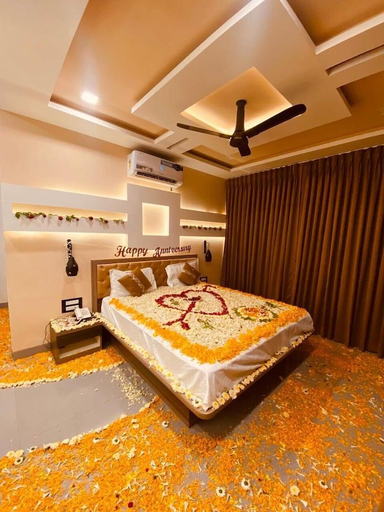 Bedroom 2, Hollywood Palace Resort, Satara