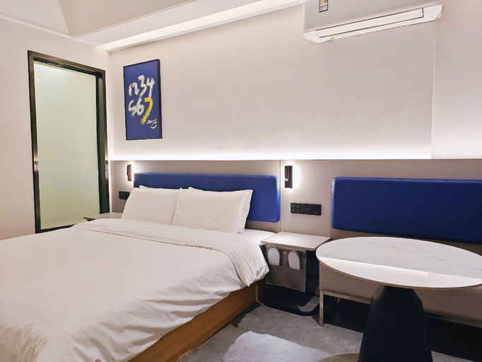 Bedroom 4, 7 Days Premium Chengdu Xinjin Rulin Road Metro Station, Chengdu