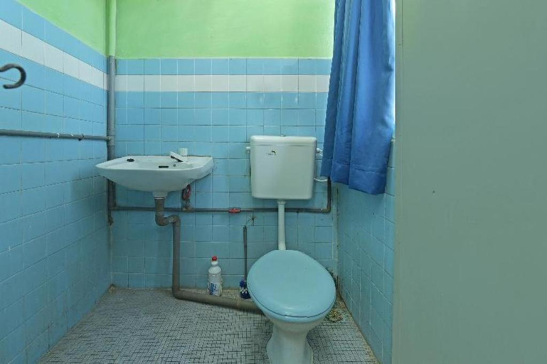 Bathroom 4, SPOT ON 90625 Super Green Grass Hotel, Batu Pahat