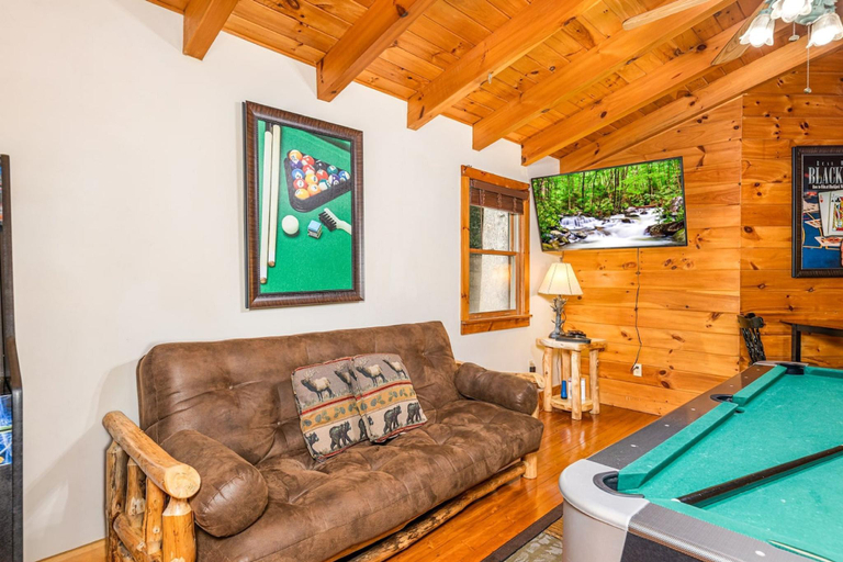 4, Pigeon Forge Cabin Game Room Dog Friendly Hot Tub, Sevier