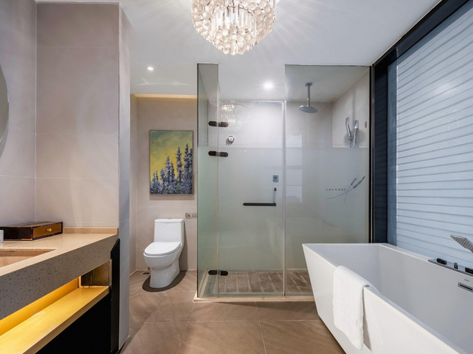 Bathroom 4, Lavande Hotels Taixing Jiangping Road Yangguang Yipin, Taizhou