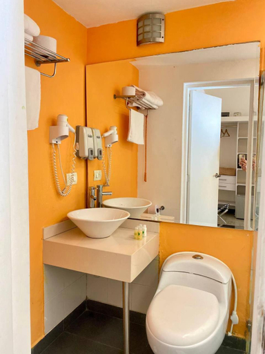 Bathroom 5, Aromax Del Campestre, Medellín