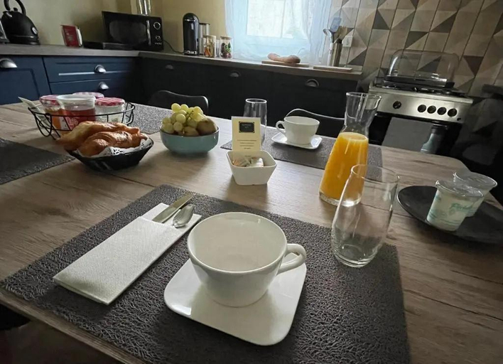 Food & Drinks, Le Maine N 5 - FLEAC ANGOULEME - Suite Tilleul, Charente